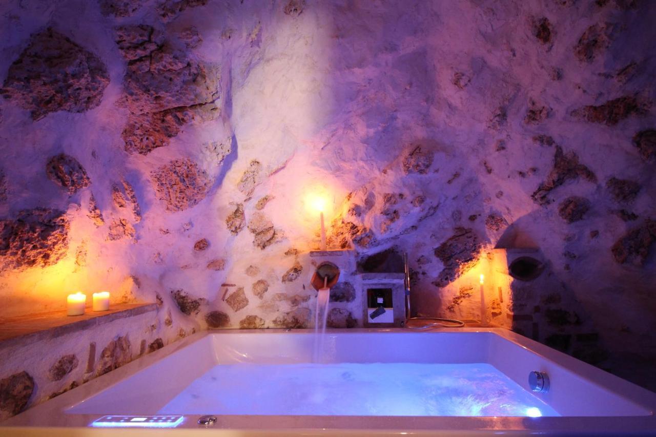Santo'S House Luxury - Idromassaggio E Doccia Emozionale Villa Santo Stefano Di Sessanio Exterior photo